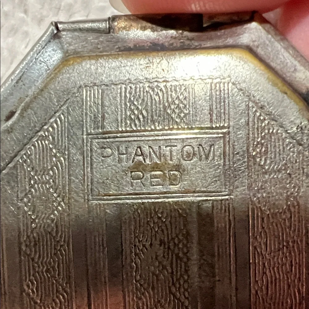 Vintage Phantom Red Blush Compact